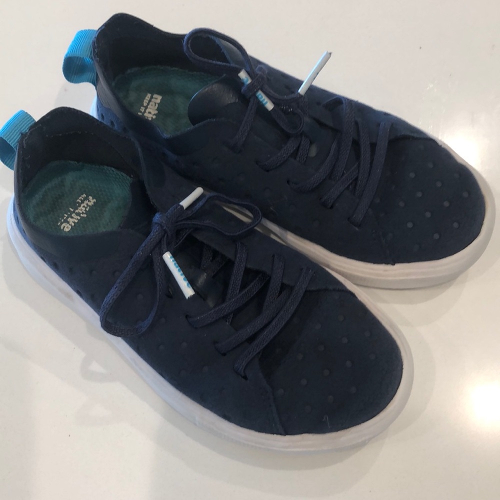 Navy boys native sneaker